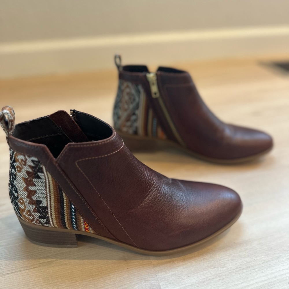 Never worn Inkkas women’s booties.